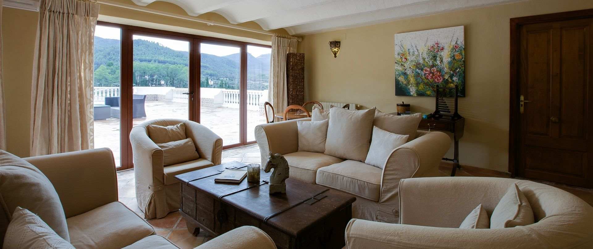 main-lounge-1.jpg